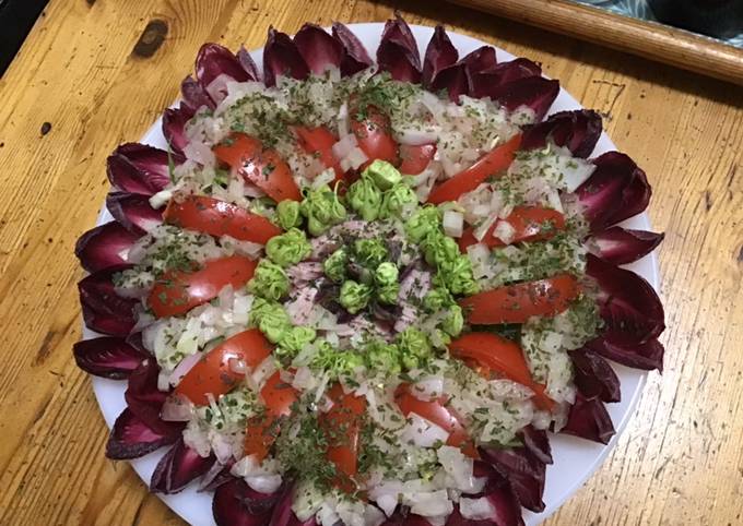 Salade de puntarelle endives rouges fenouil tomates et jambon blanc sauce oignon