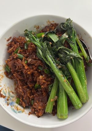 A picture of Garlic beef fried rice.