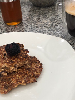 Una foto de Tortilla de Avena c/miel, nuez y arándanos