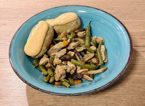 Foto principal de Wok de pollo salteado con verduras y shiitake