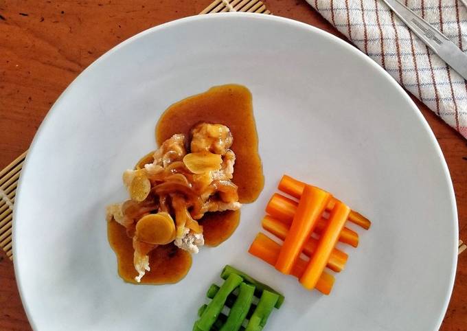 Langkah Mudah untuk Menyiapkan 51. Bestik Goreng Saus Mentega yang Menggugah Selera