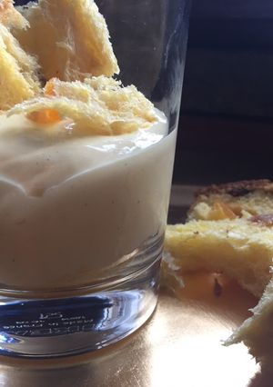 Foto di Panettone con crema inglese