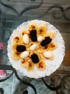 Una foto de Fruta con esferas de yogur