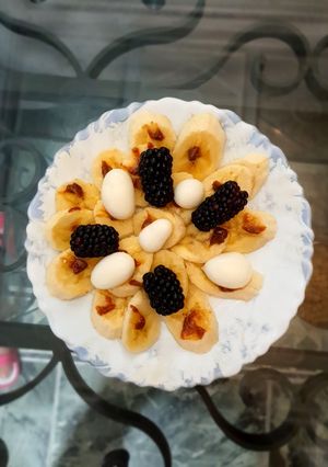 Una foto de Fruta con esferas de yogur