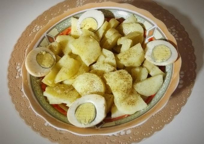 Salade de pommes de terre aux oeufs durs