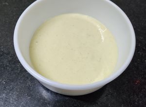 Una foto de Salsa blanca avinagrada peruana (tipo vinagreta cremosa)