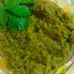 A picture of Green coriander and green chane ki chutney.