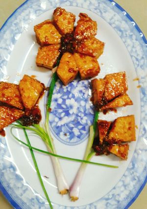 Hình của món Tàu hủ rim sả ớt.