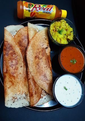 મસાલા ઢોસા (Masala Dosa Recipe in Gujarati) રેસીપી મુખ્ય ફોટો