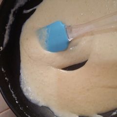 A picture of Bèchamel sauce.