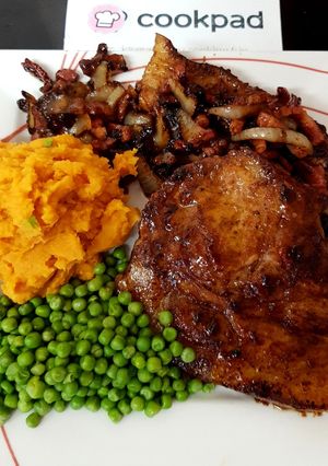A picture of My Marinated Pork chops so yummy ☺️.