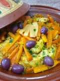 Tagin de pollo con zanahorias /comida de Marruecos