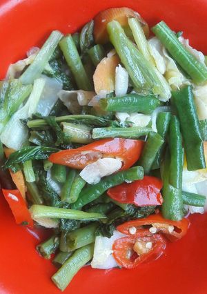 Foto resep Sayuran tumis pedas