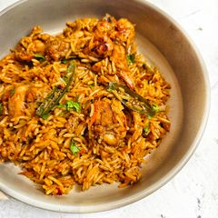 A picture of Yakhni Chicken Pulao.