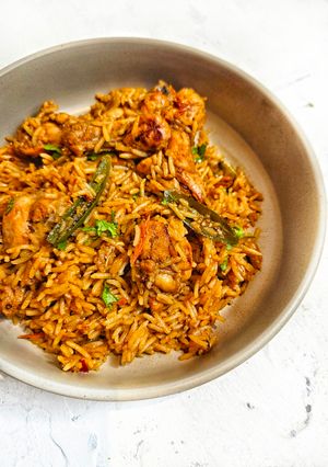 A picture of Yakhni Chicken Pulao.