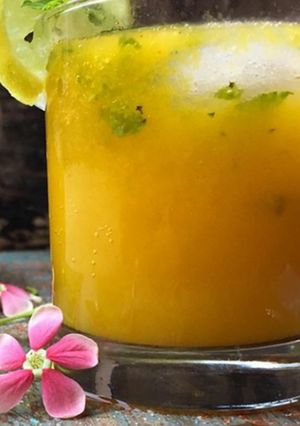 A picture of Mango mint mojito.