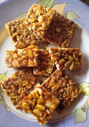 मूंगफली की चिक्की (Mungfali ki chikki recipe in Hindi) रेसिपी मुख्य फोटो