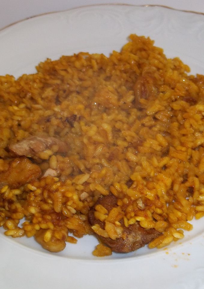 Una foto de Paella de sepia y atún con caldo concentrado de Santa Pola