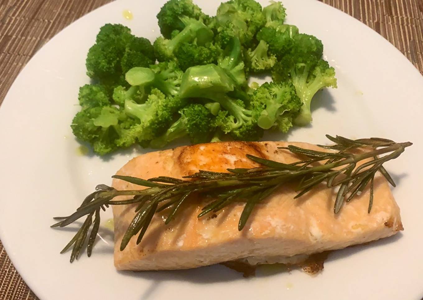 Salmón al Romero