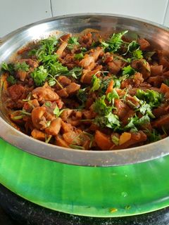 कढई मशरूम (Kadai Mushroom Recipe In Marathi) रेसिपी चे मुख्य फोटो