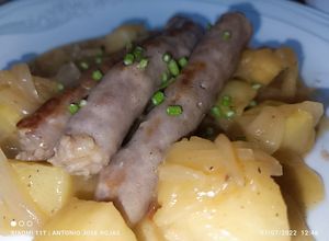 Una foto de Salchichas frescas con vino amontillado