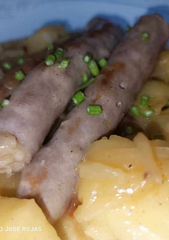 Una foto de Salchichas frescas con vino amontillado
