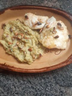 Una foto de Bacalao a la salsa de habas y menta