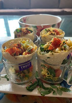 મસાલા પાપડ શોટસ (Masala papad Shots Recipe in Gujarati) રેસીપી મુખ્ય ફોટો