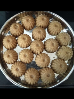 ચુરમાના લાડુ-(churma na ladoo recipe in Gujarati) રેસીપી મુખ્ય ફોટો