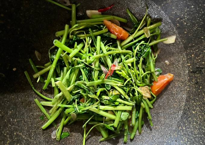 Resep Tumis Kangkung Simple Banget Oleh Eka Cookpad