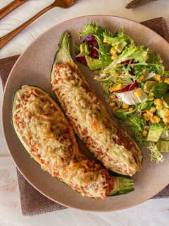Una foto de Calabacines rellenos de carne picada