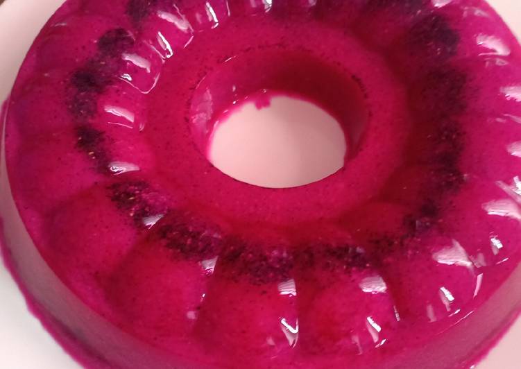 Puding buah naga