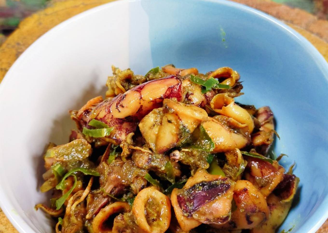 Koonthal Varattiyathu (cumi kari ala India)