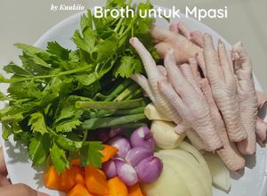 Foto resep [Eps. 56] Chicken Bone Broth (Kaldu Tulang Ayam/Ceker) untuk Mpasi 👶🏻🐥🫕