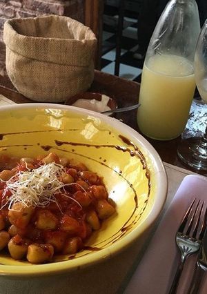 Una foto de Ñoquis de albahaca