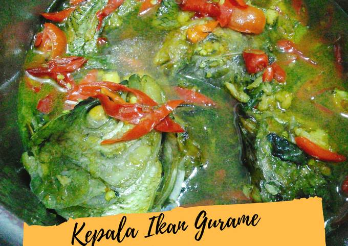 Cara Gampang Menyiapkan Kepala Ikan Gurameh Bumbu Kuning yang Enak