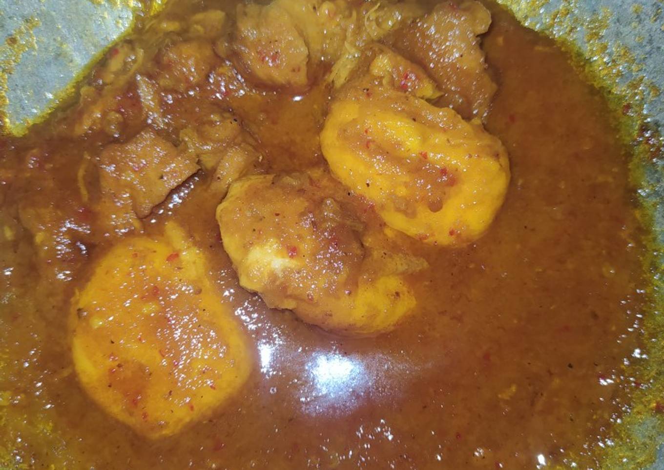 Semur kuning telur dan daging ayam