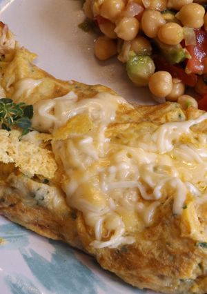 Foto principal de Tortilla francesa con pollo asado y queso, al tomillo