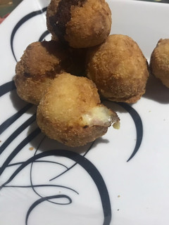 Una foto de Croquetas de jamón y huevos duro