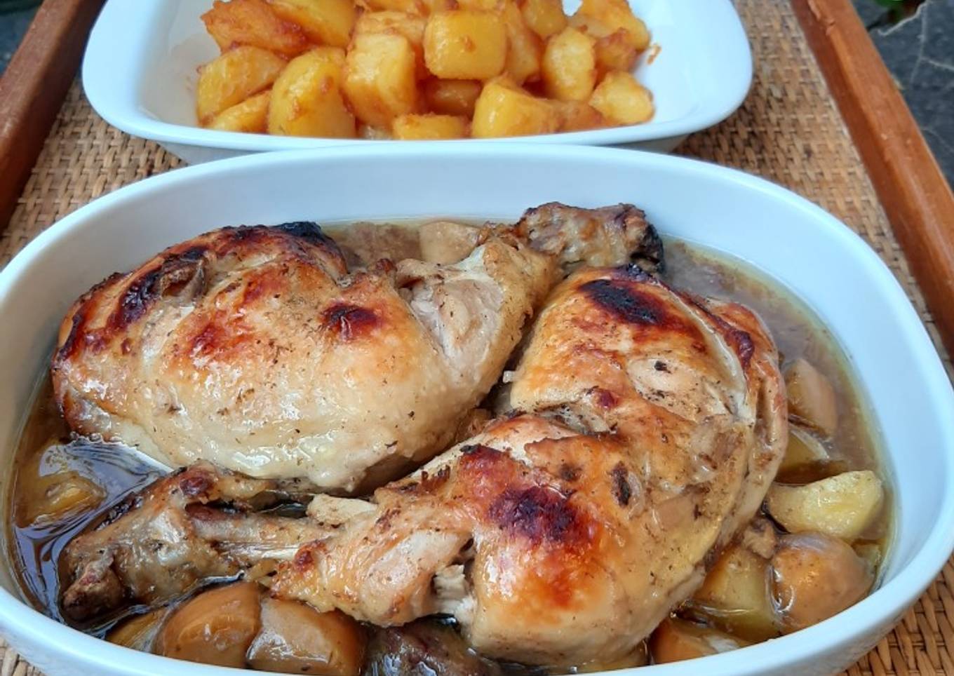 Ayam Kurma Apel Oven dan Kentang Karamel