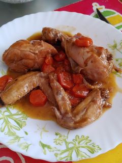 Una foto de Pollo al vino blanco