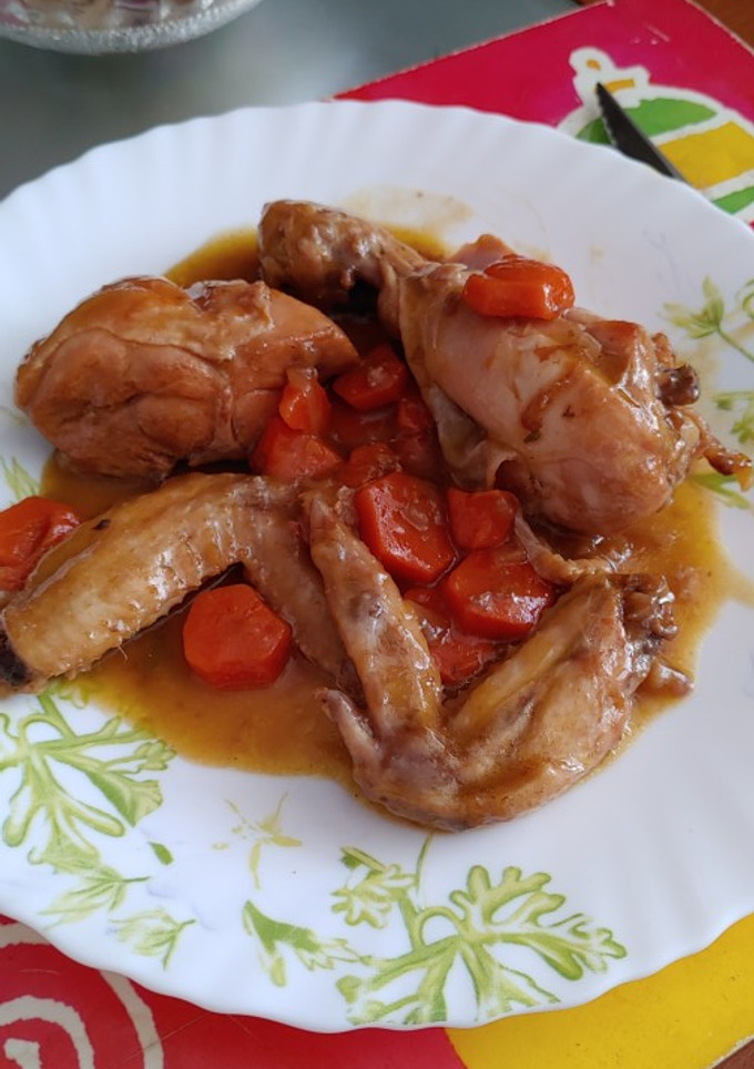 Una foto de Pollo al vino blanco