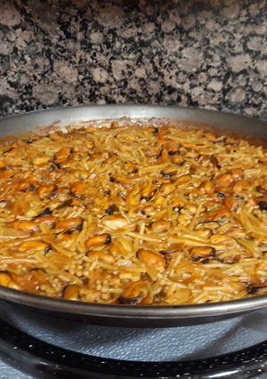 Foto principal de Fideuá de mejillones y calamares