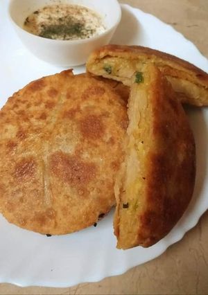 A picture of Wheat flour aloo kachori.
