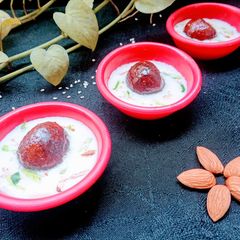 A picture of Sesame gulab jamun in sesame rabdi.