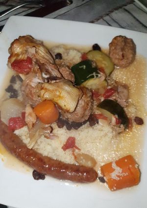 Une photo de Couscous poulet merguez boulette