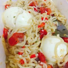 A picture of Yummy indomie and egg.