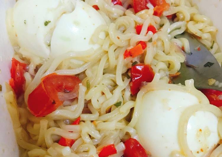 Recipe of Yummy Yummy indomie and egg