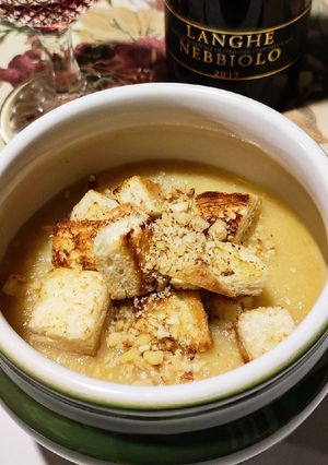 Foto di Vellutata di sedano rapa, zenzero e ceci con nocciole
