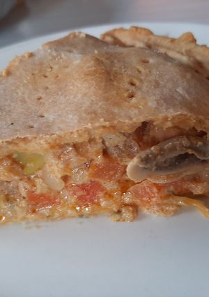 Una foto de Tarta de pollo, champiñones y verduras